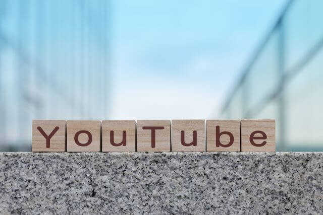 Un noto sito di video rappresentato con dei cubi