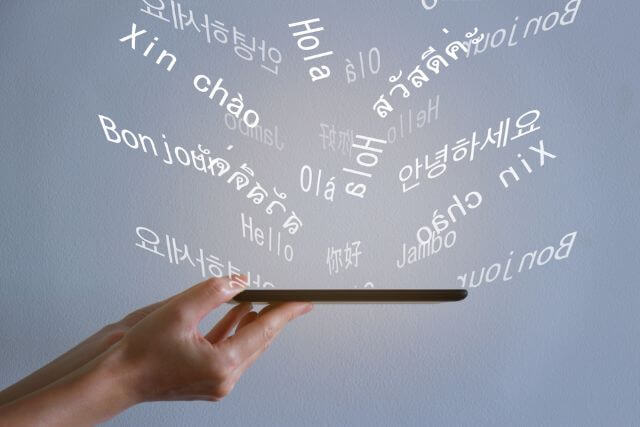 Parole che si sollevano da un tablet